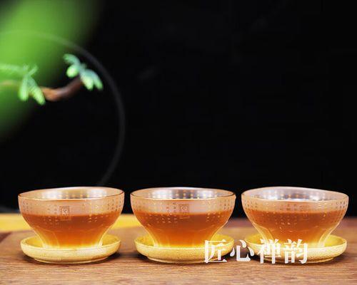 净水水杯——科技赋能的健康饮水利器（便携、高效、可持续，净水水杯让你随时随地饮用安全健康的水源）